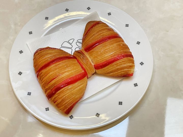 「リボンクロワッサン フランボワーズ」626円