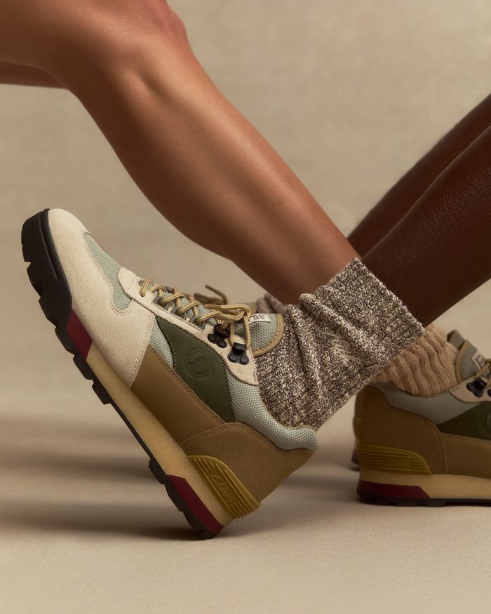 《クラークス オリジナルズ》の8th Streetコレクションに2025SSが登場！シューズ新モデル「ラドウ」と「サンダーランド」の新色をチェック