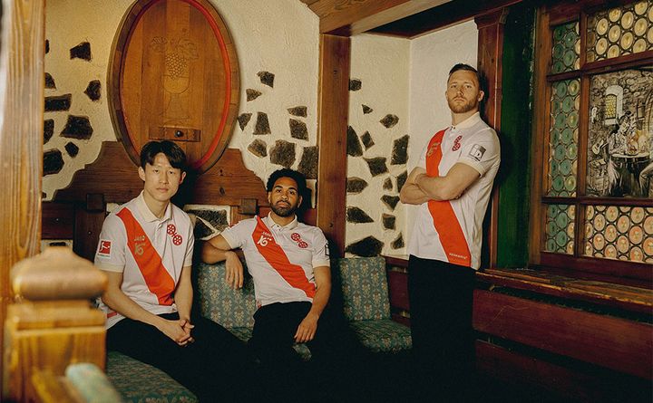 佐野海舟のマインツ、「超レトロ」120周年記念ユニフォームを発表！見慣れぬエンブレムの正体とは