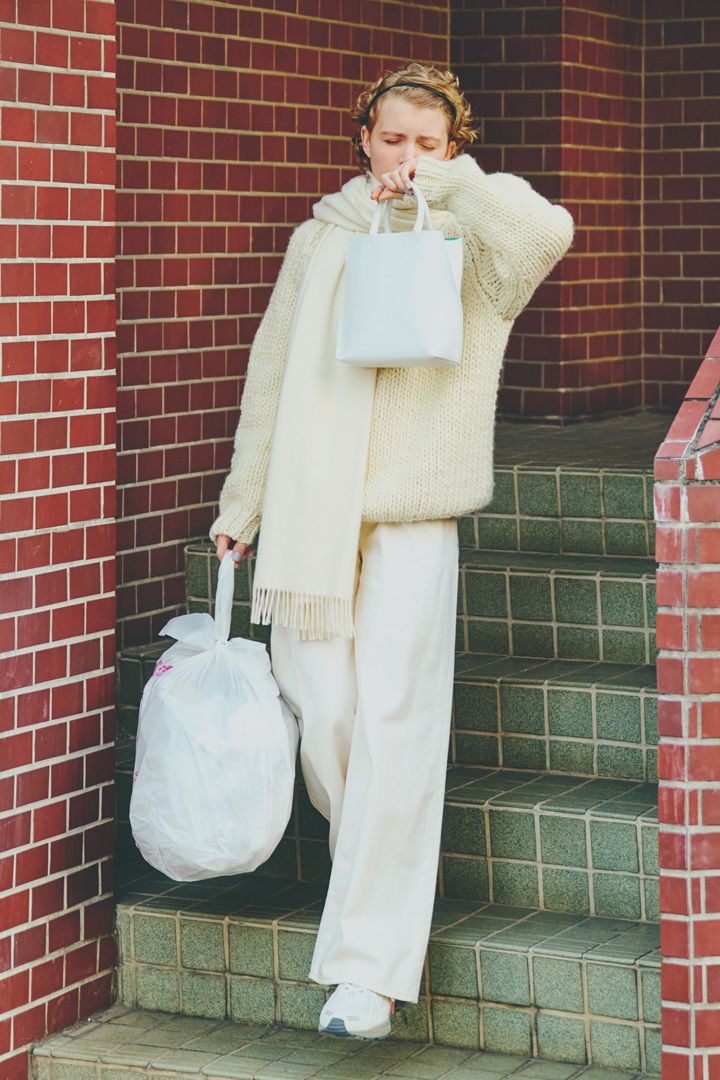 オシャレ感が一気にアップ！モノトーンコーデ＋アクセントカラーのコーデ4選