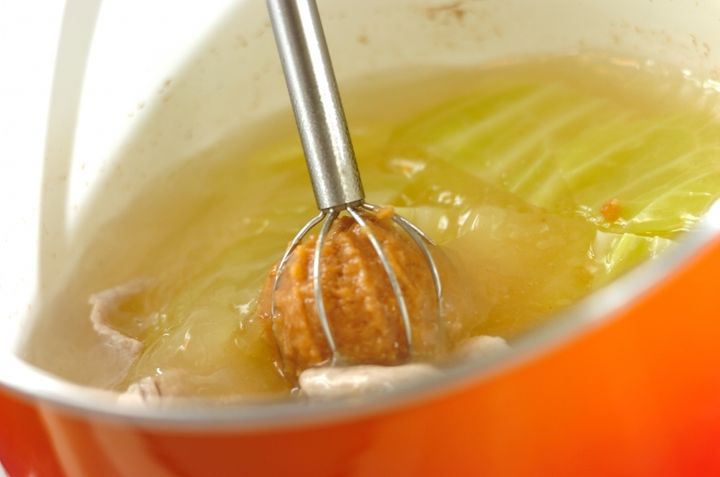 豚とキャベツのみそ汁の作り方2