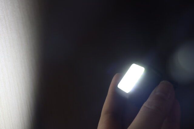 ダイソー COBストラップライト 光量