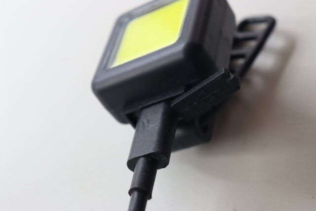 ダイソー COBストラップライト 充電式