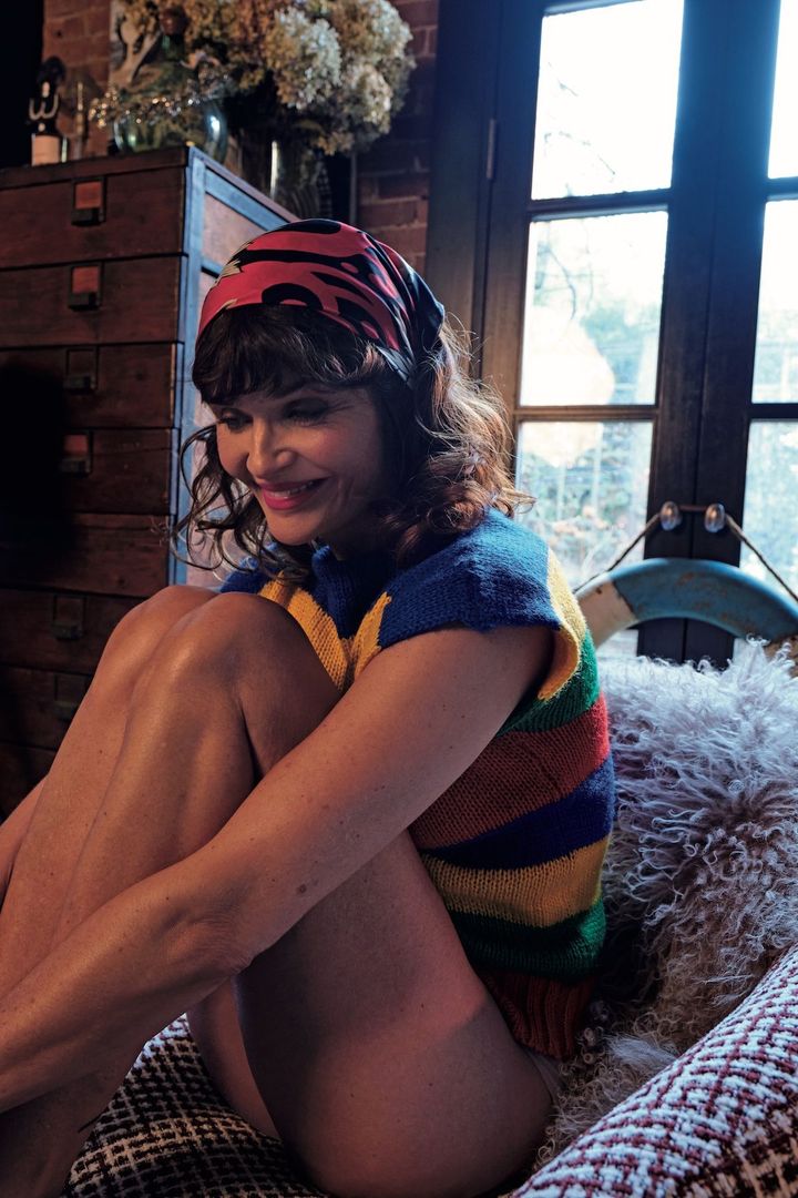 取材スタッフを温かく迎え入れてくれたヘレナの衣装はすべて私服。