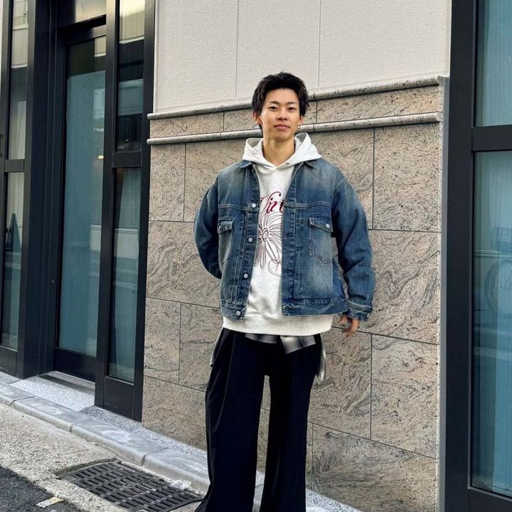 【SNAP】デニムジャケットにパーカとシャツをレイヤード！ 河口樹生さん