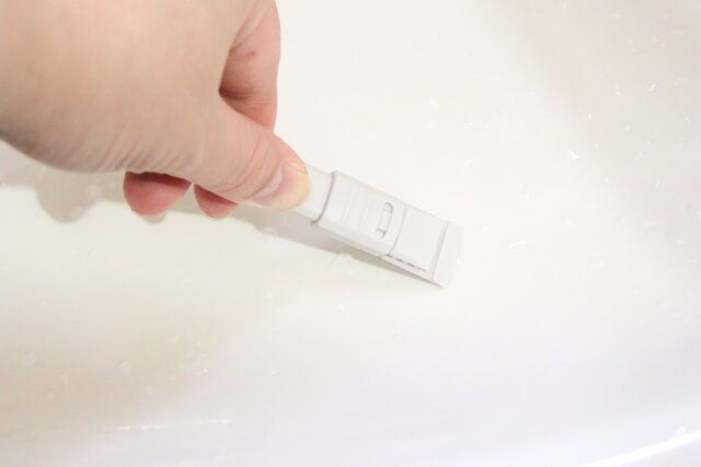 ダイソーのヘラとしても使える水栓金具用スティッククリーナー（落ち落ちV）