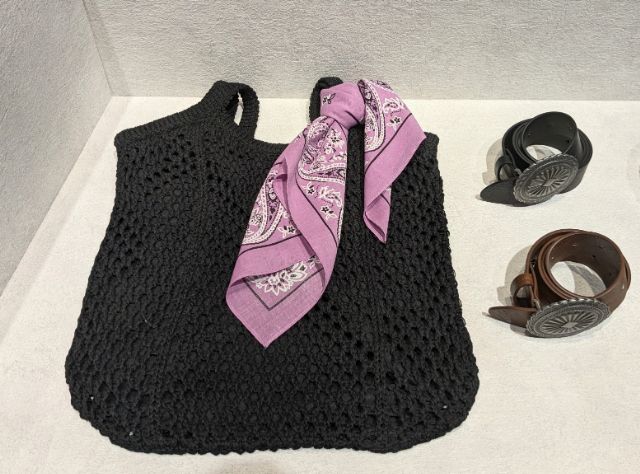 黒のニットトートバッグ