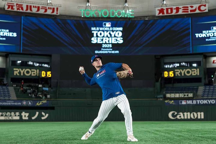 東京ドームで開幕戦前の調整を行うカブスのマット・ショウ（C）Getty Images