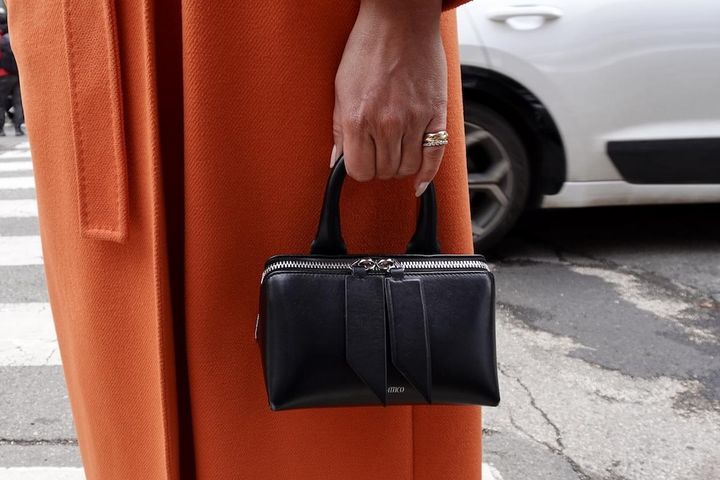 画像3: さりげなくスカーフを忍ばせてコーデを格上げ