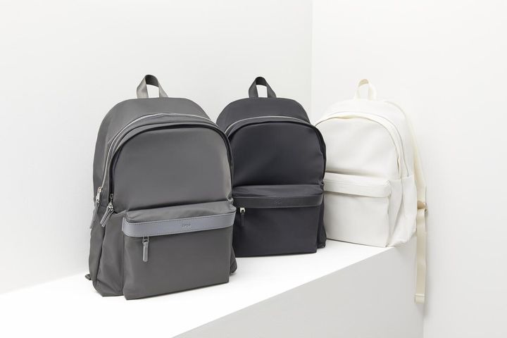 画像: 【ÉPOR】「Pac Sac（ パックサック ）」左からチャコール、ブラック、オフホワイト 各¥24,200（税込）