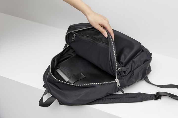 画像1: お弁当もそのまま入れられるマチの広さ