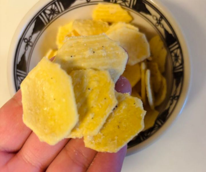 低脂質なファミリーマートのチーズ味スナック菓子