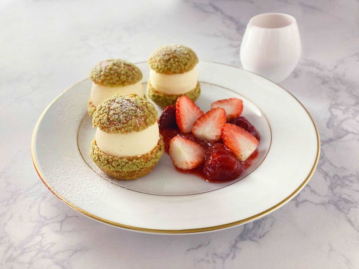 「プロフィットロール・バガテル」 3960 円(税込)/ ルノートル