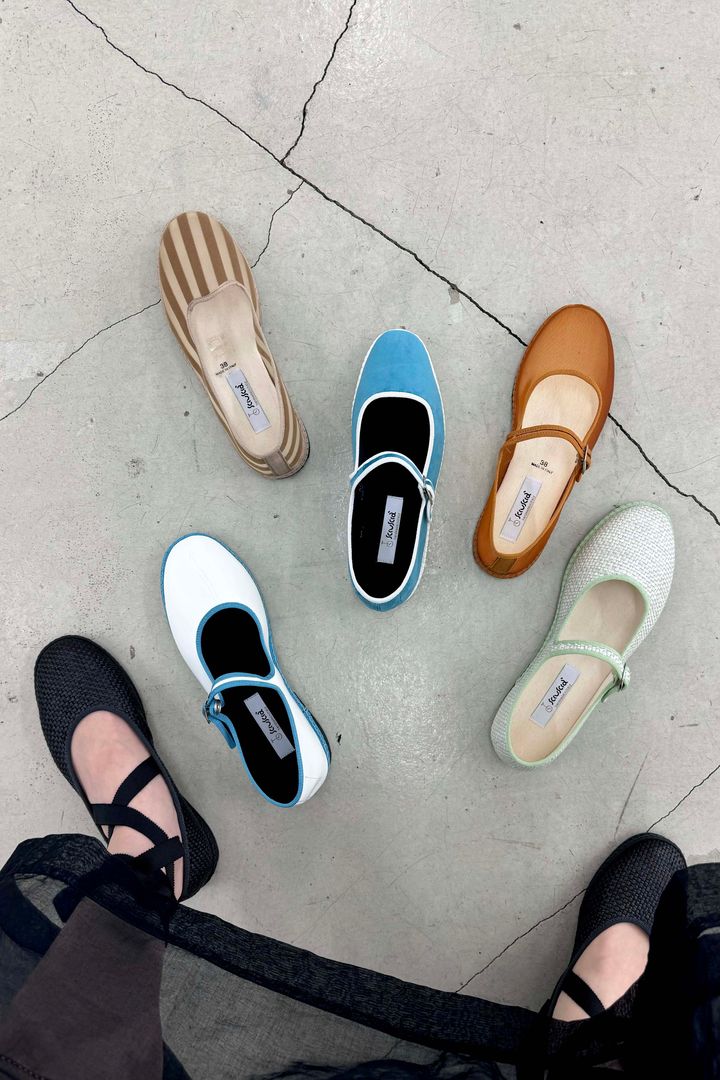 2025年春夏婦人靴◇ 新しい季節を楽しむ、きれいな色のフラットシューズ【ささやかですてきなもの 大谷有紀 vol.227】