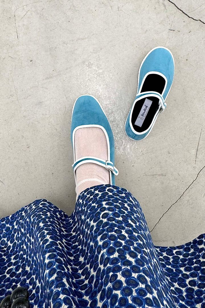 2025年春夏婦人靴◇ 新しい季節を楽しむ、きれいな色のフラットシューズ【ささやかですてきなもの 大谷有紀 vol.227】