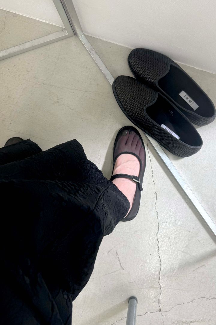 2025年春夏婦人靴◇ 新しい季節を楽しむ、きれいな色のフラットシューズ【ささやかですてきなもの 大谷有紀 vol.227】