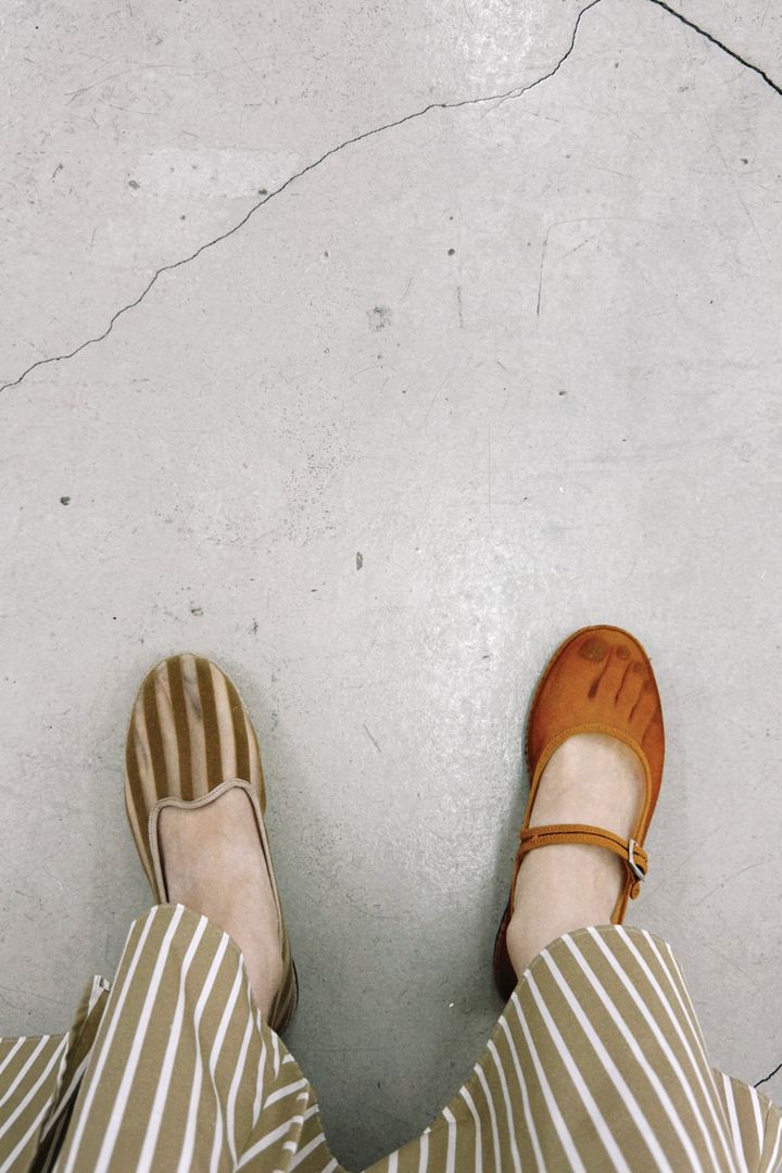 2025年春夏婦人靴◇ 新しい季節を楽しむ、きれいな色のフラットシューズ【ささやかですてきなもの 大谷有紀 vol.227】