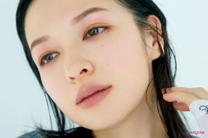 青みを含んだ「低温ピンクシャドウ」なら、ひと塗りで旬顔に！ 黄みをおさえるのが成功のカギ_3