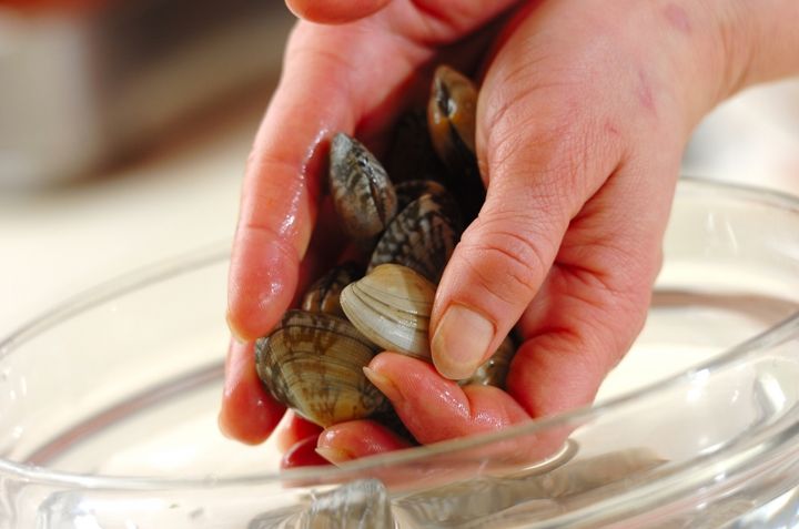 アサリと卵のトロミスープの下準備1