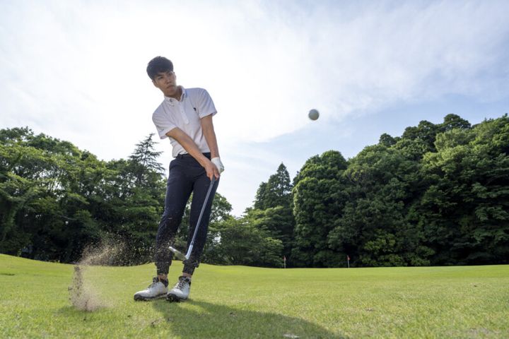 状況別アプローチのコツを解説！傾斜地からベタピンに寄せる打ち方って？