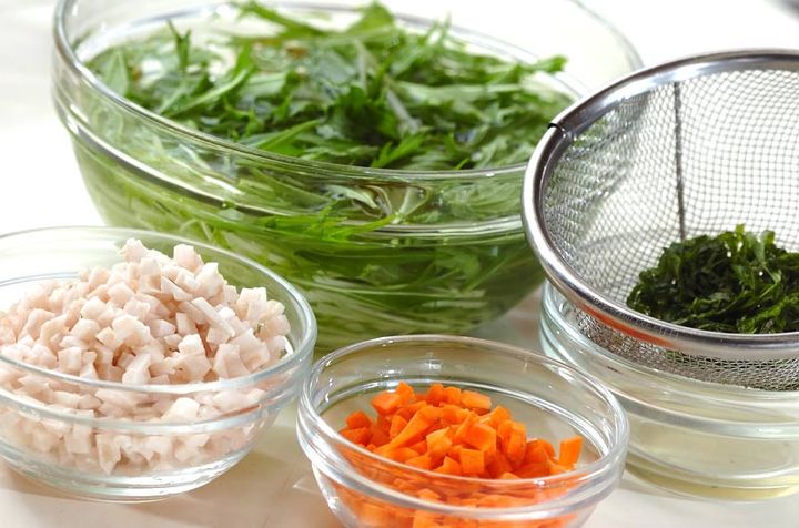 簡単ランチ！サバ缶チャーハンの下準備1