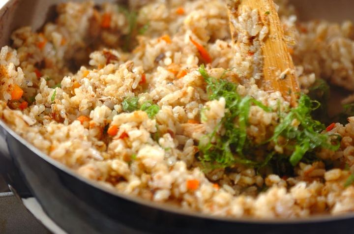 簡単ランチ！サバ缶チャーハンの作り方3