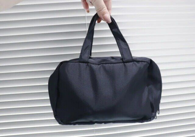 ダイソー化粧ポーチ持ち手付き