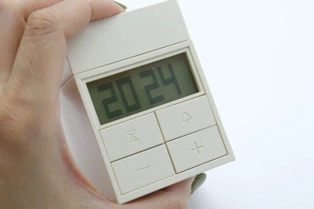 ダイソー キューブ型デジタル時計（CR）