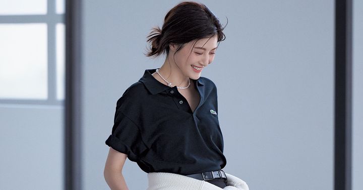 ラコステのポロシャツをゆるっと着こなす佐藤ありささん