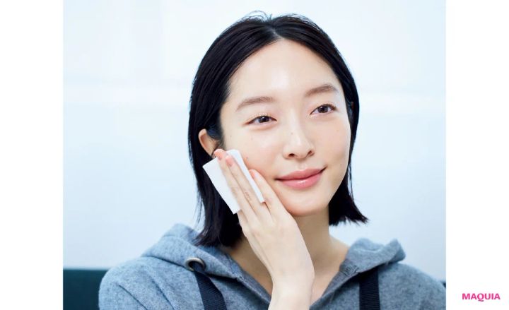 どうして潤わない？と思ったときの見直しポイント。コスメの量は気持ち多めで、水分補給は喉が渇く前に_15