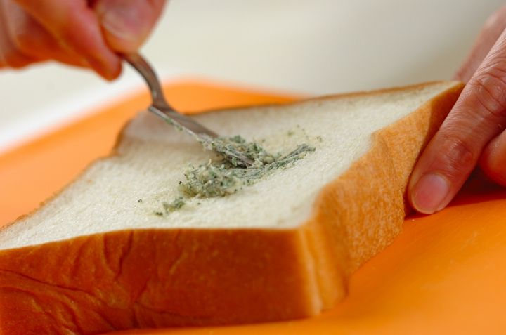 ガーリックトーストの作り方1