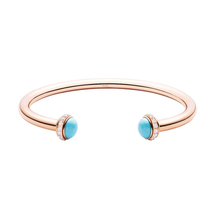 「Possession」バングル 18KPG、ダイヤモンド、ターコイズ ¥1,232,000／PIAGET（ピアジェ コンタクトセンター0120-73-1874）Photo_ Courtesy of PIAGET