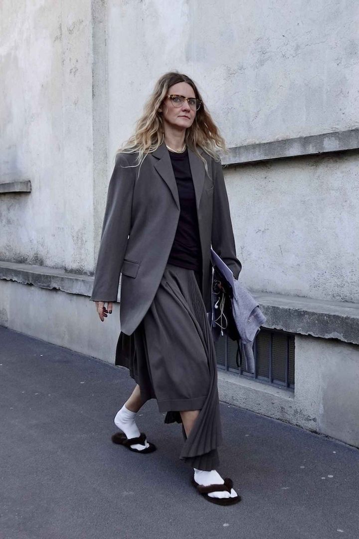 画像: きちんと感のあるセットアップは足元でこなれ感を