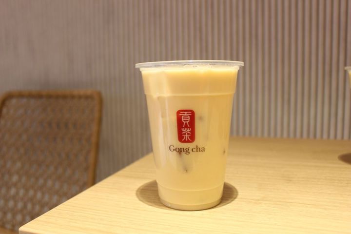 「ピーチジャスミングリーン ミルクティー」(S 480円 M 530円 L 620円)