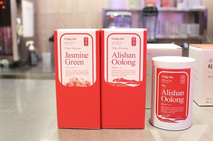 「ティーバッグ（2.5g ✕ 8包）1800円～／フルリーフティー(缶/40g )2200円～」