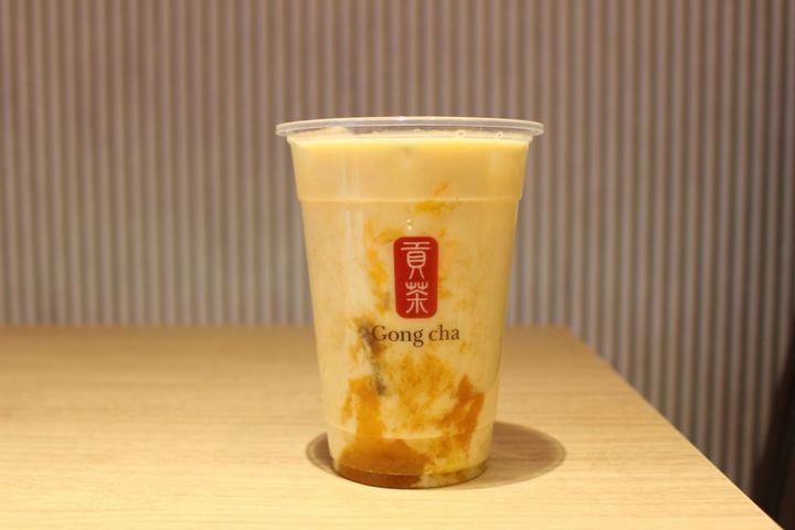 「マンゴー阿里山ウーロン ミルクティー」( S 520円 M 570円 L 660円)