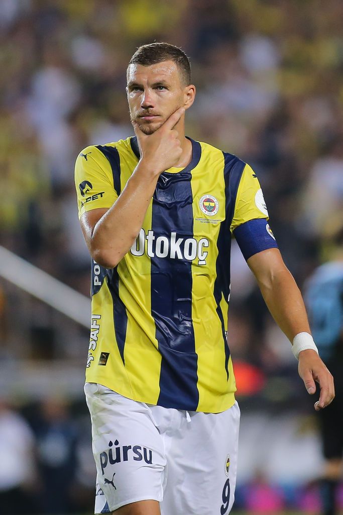 「デカいのに足元が上手かった」最強ストライカー、ベスト5