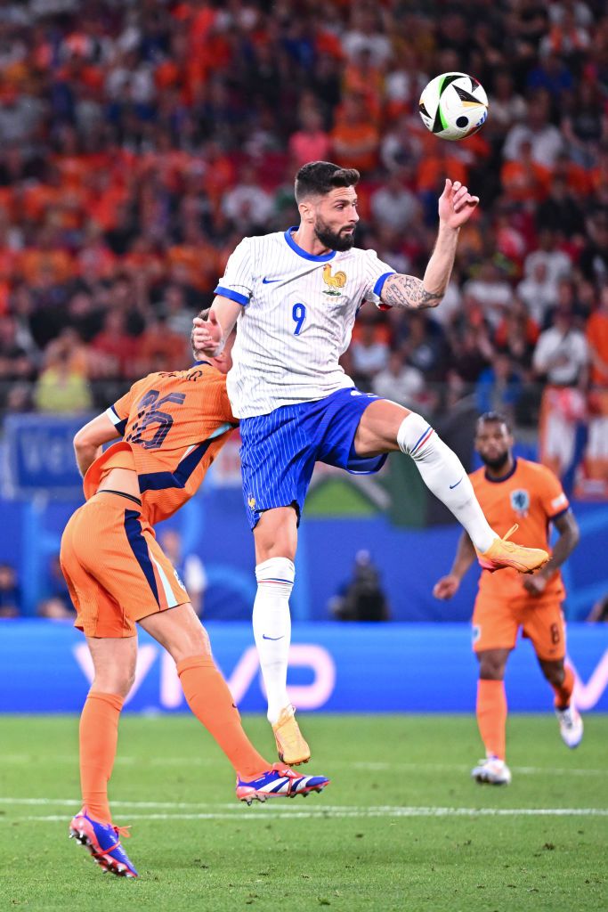 「デカいのに足元が上手かった」最強ストライカー、ベスト5