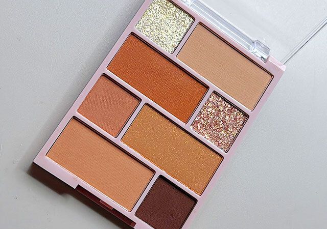 ダイソー KM チャームアイシャドウパレット 03 Kyumme 色