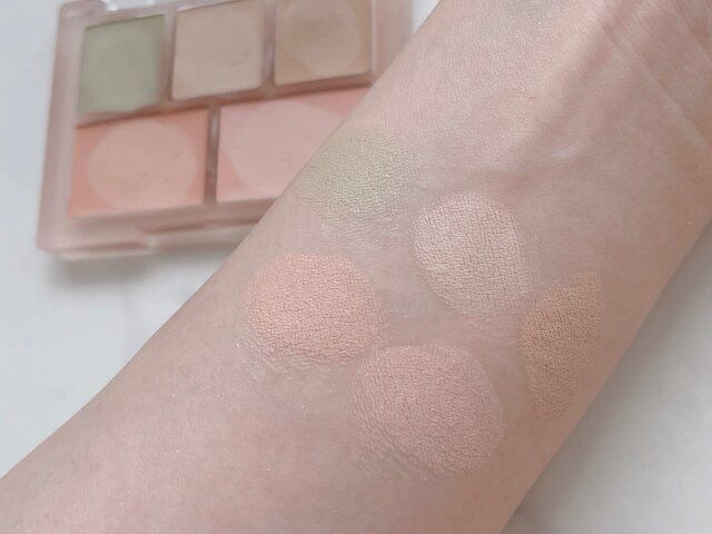 ルナ コンシールブレンダーパレット 01 クリアカバー 腕に付けて発色確認