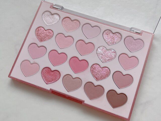 デイジーク ムードシャドウパレット 07 ラブハート パレットの中身