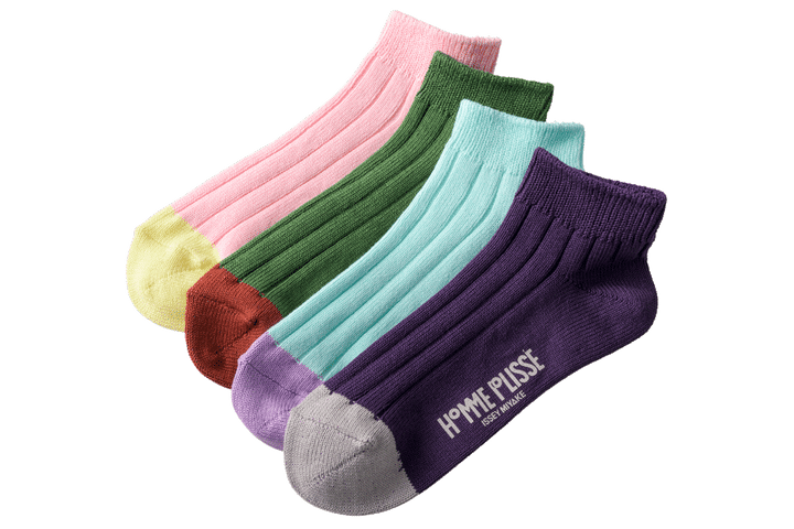 〈HOMME PLISSÉ ISSEY MIYAKE〉の靴下