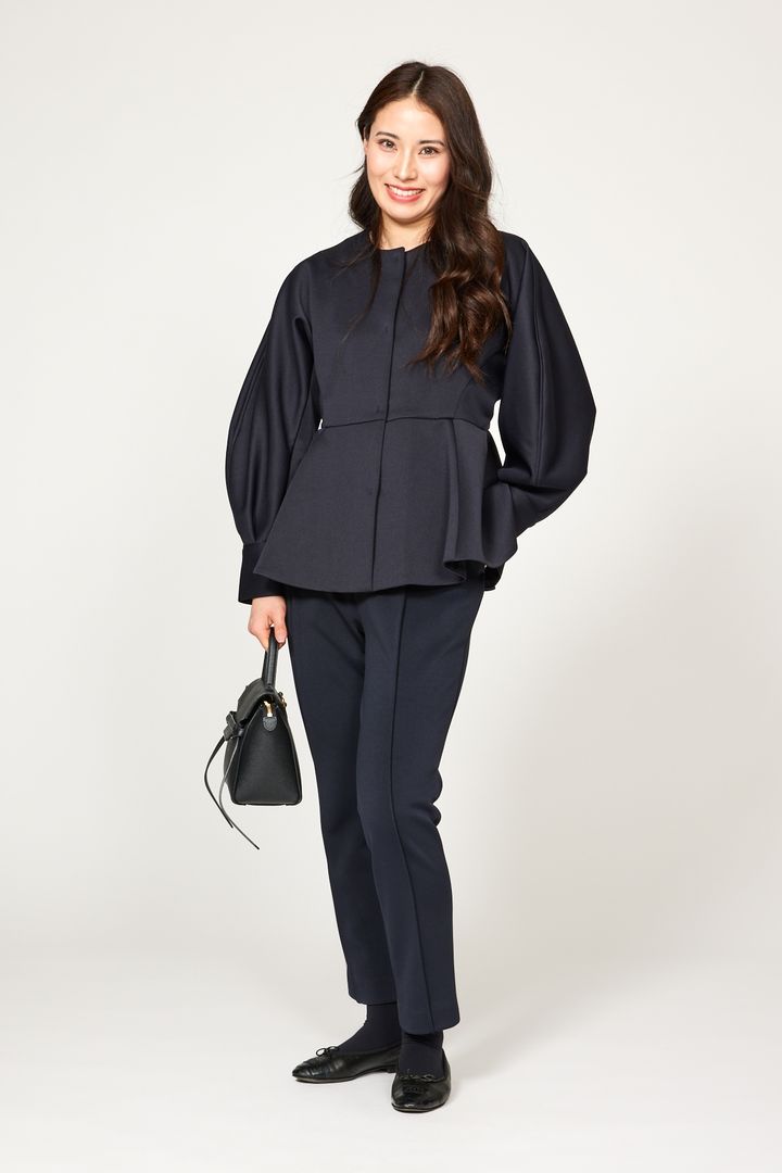 クラウドチームVERYデラクナー友理のセレモニー黒紺コーデ_前
