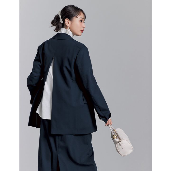 DÉPAREILLÉのバックスリットジャケットは後ろ姿もオシャレ