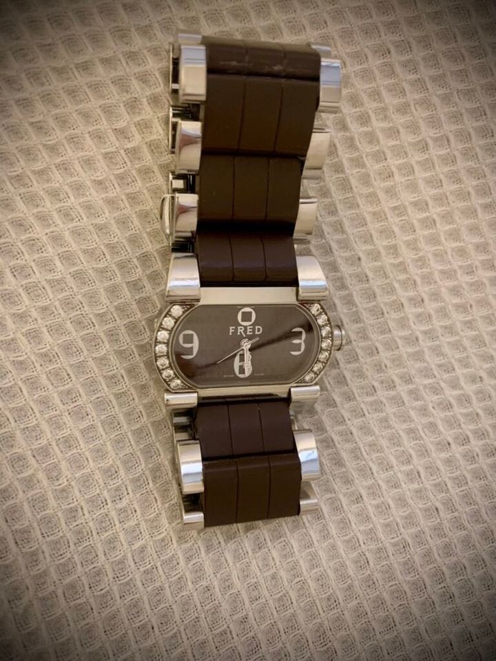 フレッドの腕時計