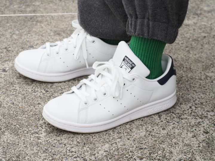 「アディダス」のスニーカー