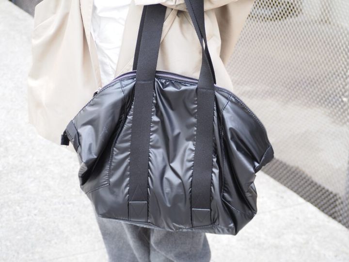 「ザラ」のバッグ