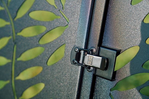 「何を買えば正解？」アイディアが画期的すぎる！キャンプを快適にするチェア＆テーブル