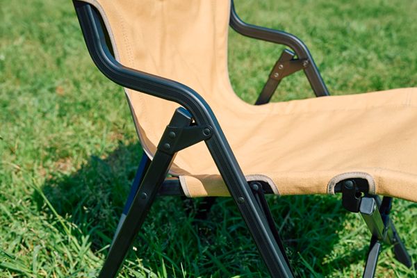 「何を買えば正解？」アイディアが画期的すぎる！キャンプを快適にするチェア＆テーブル