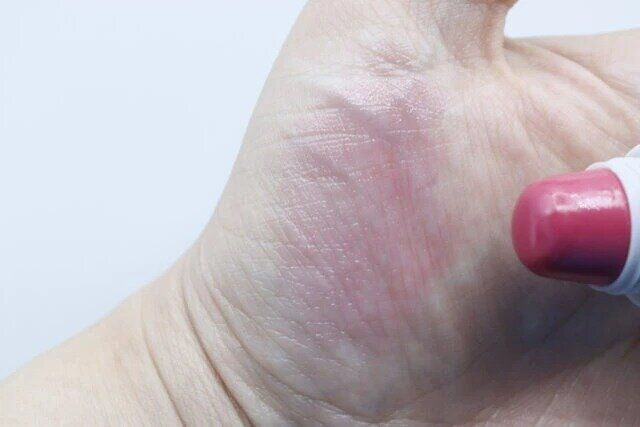 ダイソー リップアンドハンドクリーム リップ